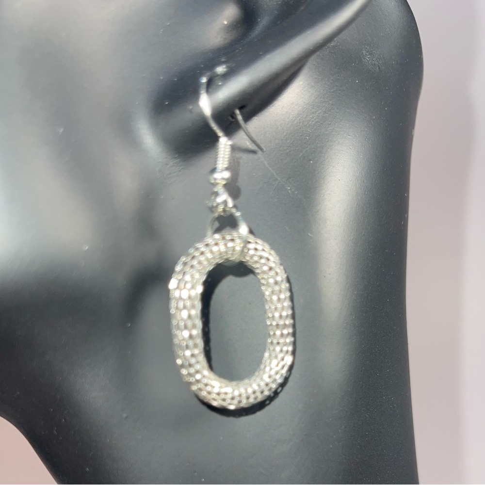 NWOT Mesh Silver Tone Dangle Earrings